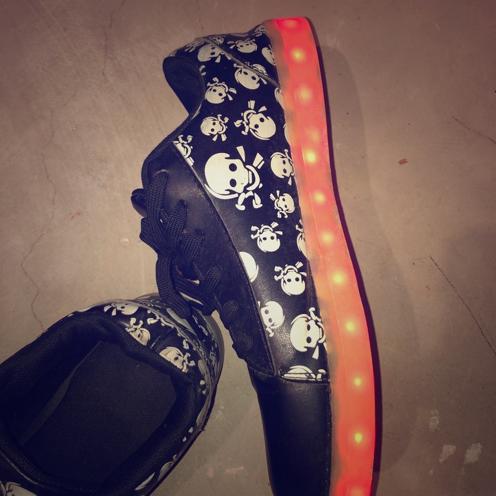 Selling black skull shoes for men.
